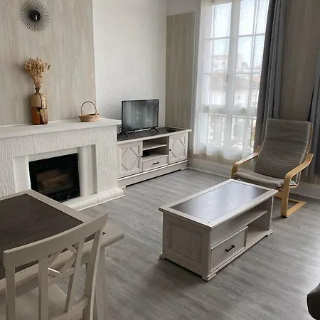 Spacieux 2 Pieces Dans L'hyper-centre * Royan