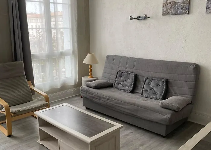 Spacieux 2 Pieces Dans L'hyper-centre * Royan